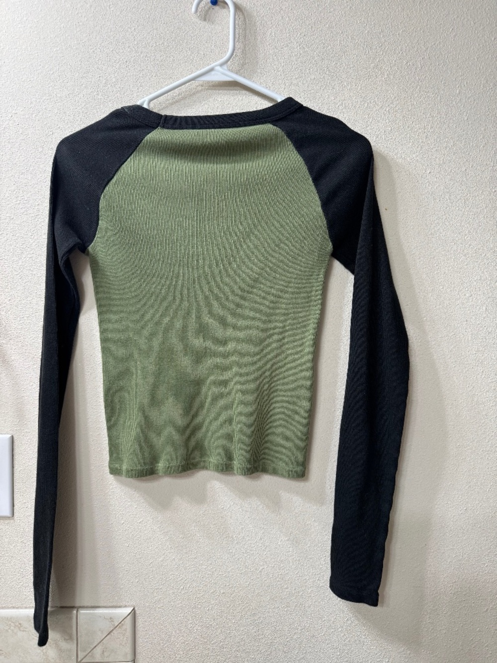 Women’s Sage Green & Black Raglan Long Sleeve Knit Top Crewneck Sweater
